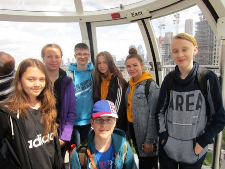 in on of the 32 capsules of London Eye 1